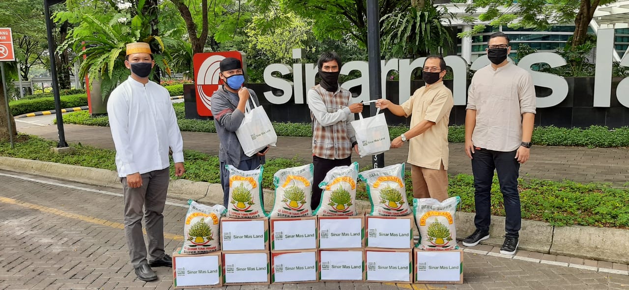 Yayasan Muslim Sinar Mas Land Serahkan Al Quran Serta Paket Masker